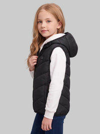 Side profile shot of 10‑11y caucasian girl showing side cut of black kids hooded heated vest, holding zipper pull,display slim fit and vest side seam detail