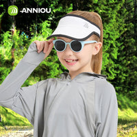 Person wearing sunglasses and a visor with ANNIOU branding outdoors.