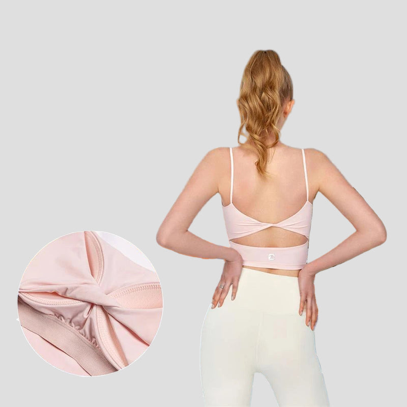 Woman wearing a sports bra and leggings on an outdoor court with ANNIOU branding.